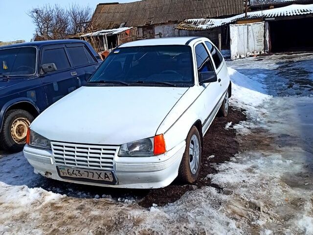 Білий Опель Кадет, об'ємом двигуна 1.4 л та пробігом 0 тис. км за 600 $, фото 1 на Automoto.ua