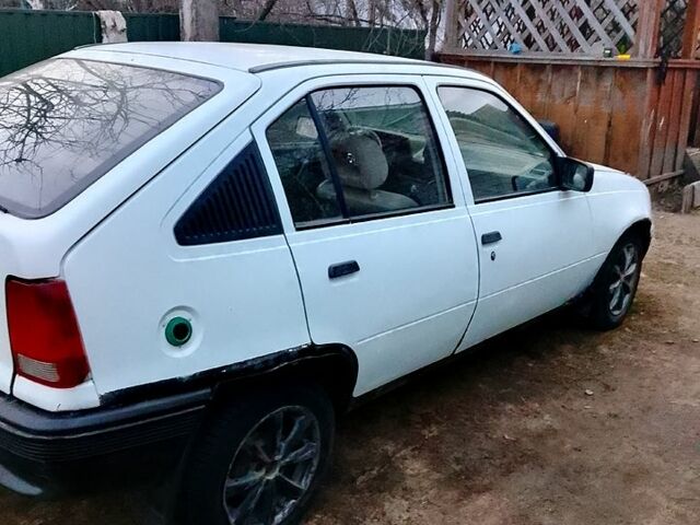 Белый Опель Кадет, объемом двигателя 1.3 л и пробегом 0 тыс. км за 700 $, фото 1 на Automoto.ua