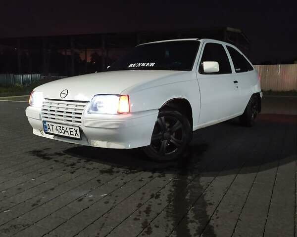 Белый Опель Кадет, объемом двигателя 1.3 л и пробегом 50 тыс. км за 850 $, фото 1 на Automoto.ua
