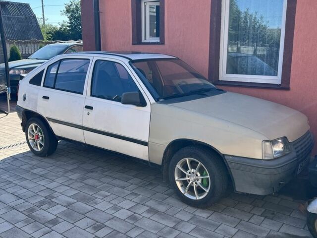 Белый Опель Кадет, объемом двигателя 0 л и пробегом 100 тыс. км за 1102 $, фото 1 на Automoto.ua