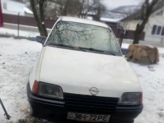 Белый Опель Кадет, объемом двигателя 1.3 л и пробегом 3 тыс. км за 284 $, фото 1 на Automoto.ua