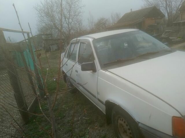 Белый Опель Кадет, объемом двигателя 1.3 л и пробегом 400 тыс. км за 600 $, фото 1 на Automoto.ua