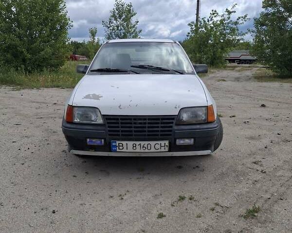 Білий Опель Кадет, об'ємом двигуна 1.3 л та пробігом 100 тис. км за 800 $, фото 1 на Automoto.ua