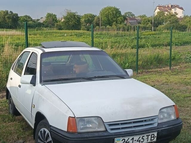 Белый Опель Кадет, объемом двигателя 1.7 л и пробегом 78 тыс. км за 850 $, фото 1 на Automoto.ua