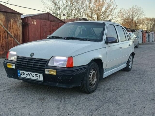 Белый Опель Кадет, объемом двигателя 1.3 л и пробегом 100 тыс. км за 1301 $, фото 1 на Automoto.ua
