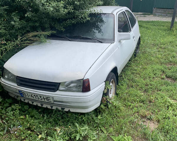 Білий Опель Кадет, об'ємом двигуна 1.6 л та пробігом 68 тис. км за 600 $, фото 1 на Automoto.ua