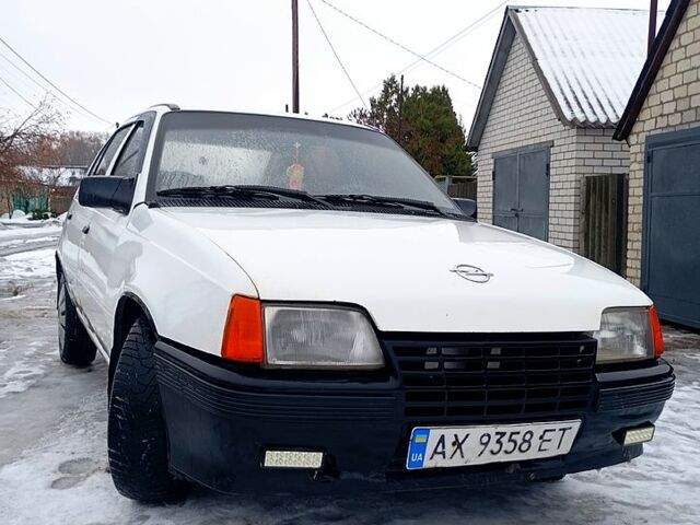 Белый Опель Кадет, объемом двигателя 1.3 л и пробегом 0 тыс. км за 630 $, фото 1 на Automoto.ua