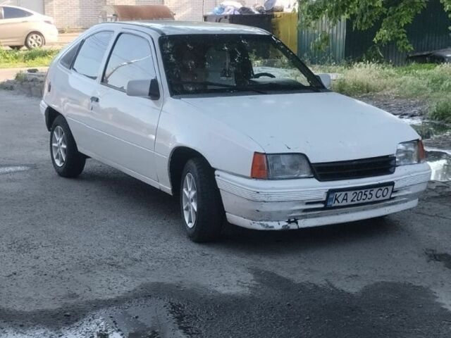 Белый Опель Кадет, объемом двигателя 1.3 л и пробегом 100 тыс. км за 836 $, фото 1 на Automoto.ua