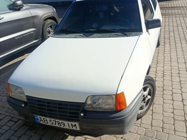 Белый Опель Кадет, объемом двигателя 1.3 л и пробегом 60 тыс. км за 1600 $, фото 1 на Automoto.ua