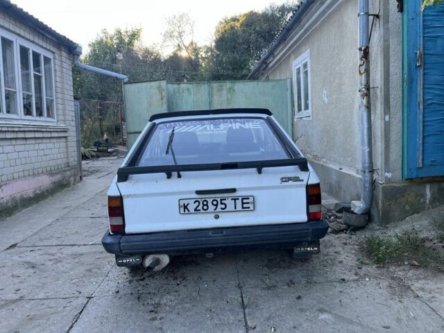 Белый Опель Кадет, объемом двигателя 1.2 л и пробегом 200 тыс. км за 400 $, фото 1 на Automoto.ua