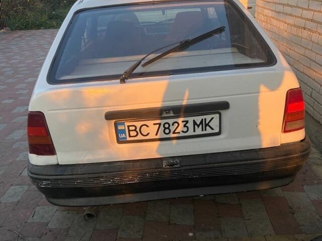 Білий Опель Кадет, об'ємом двигуна 1.3 л та пробігом 300 тис. км за 500 $, фото 1 на Automoto.ua