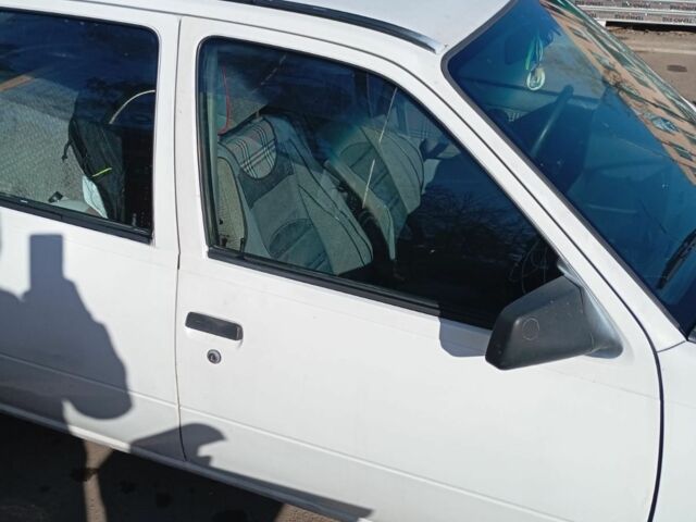 Білий Опель Кадет, об'ємом двигуна 1 л та пробігом 1000 тис. км за 1100 $, фото 1 на Automoto.ua