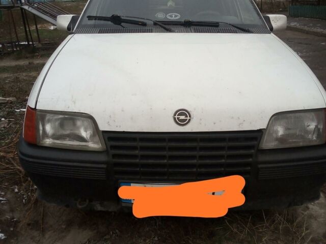Білий Опель Кадет, об'ємом двигуна 1.3 л та пробігом 100 тис. км за 1600 $, фото 1 на Automoto.ua