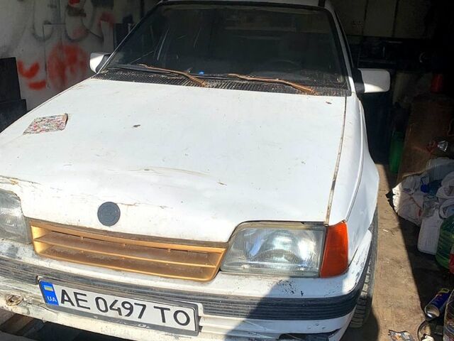 Белый Опель Кадет, объемом двигателя 1.3 л и пробегом 0 тыс. км за 900 $, фото 1 на Automoto.ua