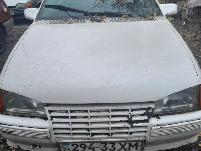 Белый Опель Кадет, объемом двигателя 1.3 л и пробегом 450 тыс. км за 310 $, фото 1 на Automoto.ua