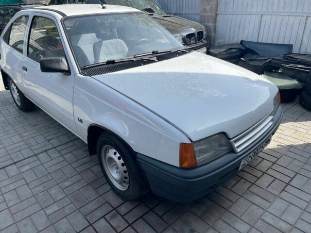 Белый Опель Кадет, объемом двигателя 1.7 л и пробегом 270 тыс. км за 1900 $, фото 1 на Automoto.ua