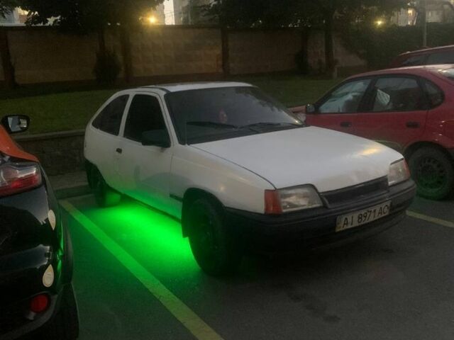 Білий Опель Кадет, об'ємом двигуна 1.4 л та пробігом 90 тис. км за 500 $, фото 1 на Automoto.ua