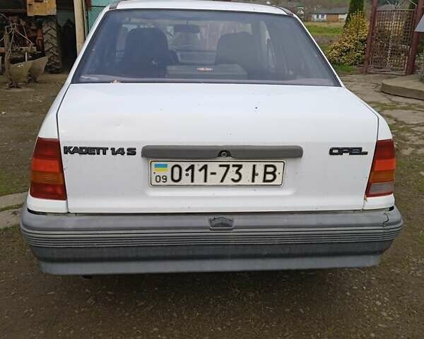 Белый Опель Кадет, объемом двигателя 1.4 л и пробегом 300 тыс. км за 800 $, фото 1 на Automoto.ua