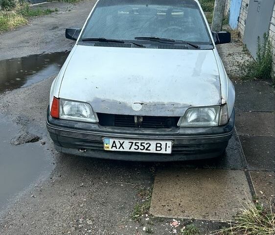Белый Опель Кадет, объемом двигателя 1.2 л и пробегом 75 тыс. км за 449 $, фото 1 на Automoto.ua