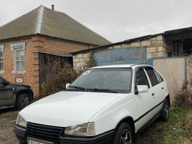 Белый Опель Кадет, объемом двигателя 0 л и пробегом 328 тыс. км за 1250 $, фото 1 на Automoto.ua