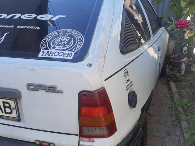 Білий Опель Кадет, об'ємом двигуна 1.8 л та пробігом 222 тис. км за 947 $, фото 1 на Automoto.ua