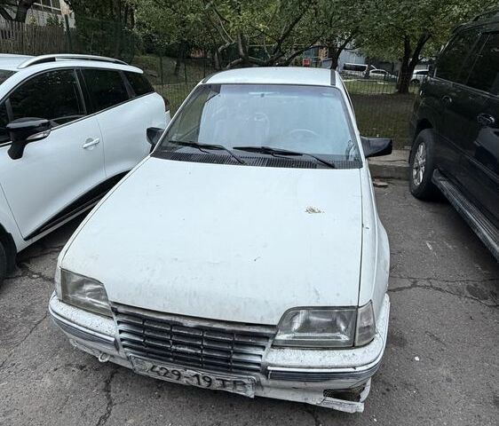 Белый Опель Кадет, объемом двигателя 1.3 л и пробегом 500 тыс. км за 202 $, фото 1 на Automoto.ua