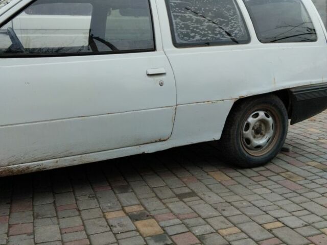 Белый Опель Кадет, объемом двигателя 1 л и пробегом 1000 тыс. км за 355 $, фото 1 на Automoto.ua