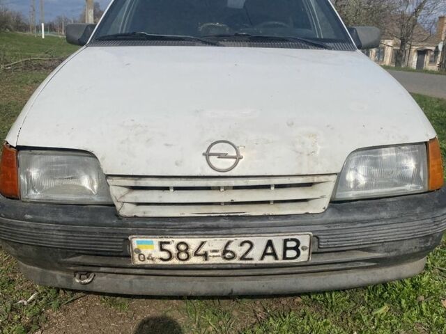 Белый Опель Кадет, объемом двигателя 0 л и пробегом 300 тыс. км за 920 $, фото 1 на Automoto.ua