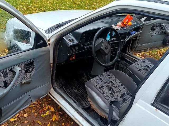 Белый Опель Кадет, объемом двигателя 1.7 л и пробегом 155 тыс. км за 700 $, фото 1 на Automoto.ua