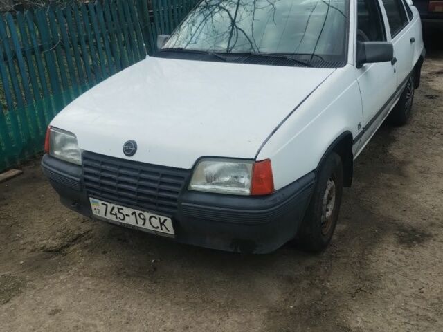 Белый Опель Кадет, объемом двигателя 1 л и пробегом 25 тыс. км за 595 $, фото 1 на Automoto.ua