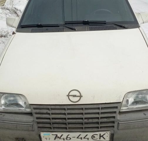 Білий Опель Кадет, об'ємом двигуна 1.6 л та пробігом 257 тис. км за 1069 $, фото 1 на Automoto.ua