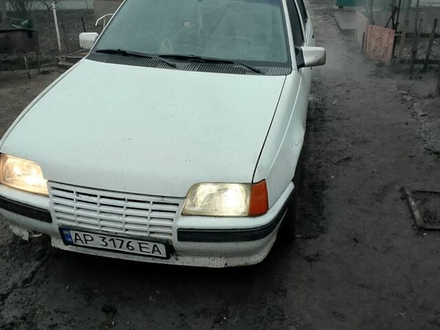 Білий Опель Кадет, об'ємом двигуна 1.6 л та пробігом 1 тис. км за 710 $, фото 1 на Automoto.ua