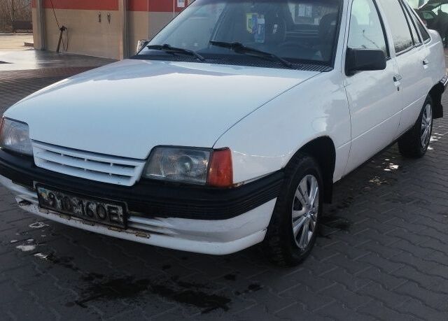 Белый Опель Кадет, объемом двигателя 1.4 л и пробегом 221 тыс. км за 950 $, фото 1 на Automoto.ua