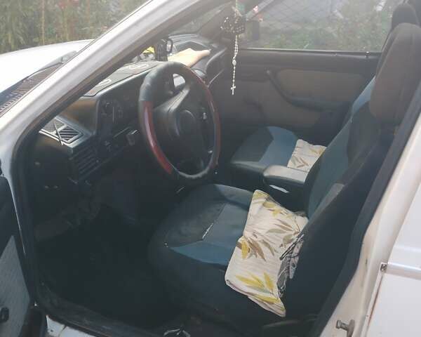 Белый Опель Кадет, объемом двигателя 1.6 л и пробегом 200 тыс. км за 594 $, фото 1 на Automoto.ua