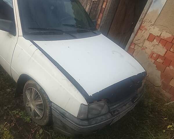 Белый Опель Кадет, объемом двигателя 1.6 л и пробегом 97 тыс. км за 600 $, фото 1 на Automoto.ua