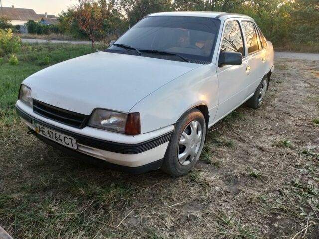 Белый Опель Кадет, объемом двигателя 1.4 л и пробегом 2 тыс. км за 826 $, фото 1 на Automoto.ua