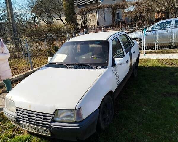Белый Опель Кадет, объемом двигателя 1.3 л и пробегом 999 тыс. км за 700 $, фото 1 на Automoto.ua