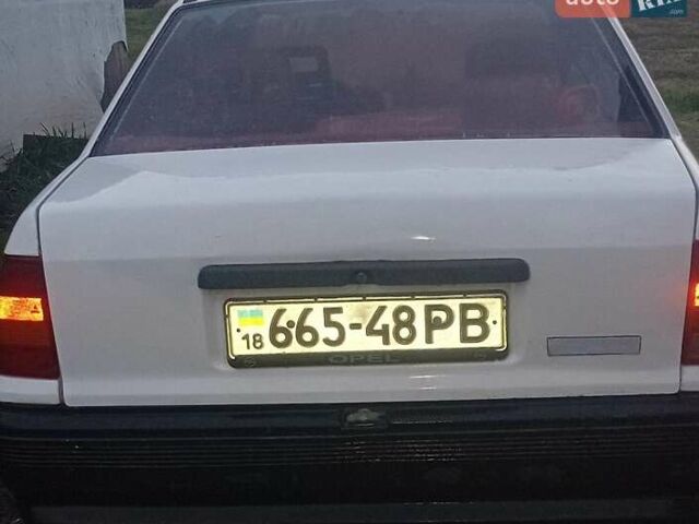 Белый Опель Кадет, объемом двигателя 1 л и пробегом 64 тыс. км за 952 $, фото 1 на Automoto.ua