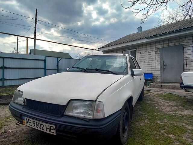 Белый Опель Кадет, объемом двигателя 1.3 л и пробегом 299 тыс. км за 770 $, фото 1 на Automoto.ua