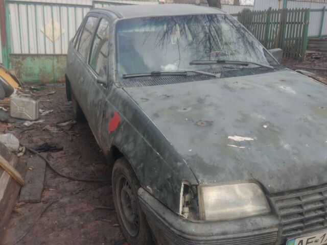 Белый Опель Кадет, объемом двигателя 1.3 л и пробегом 1000 тыс. км за 592 $, фото 1 на Automoto.ua