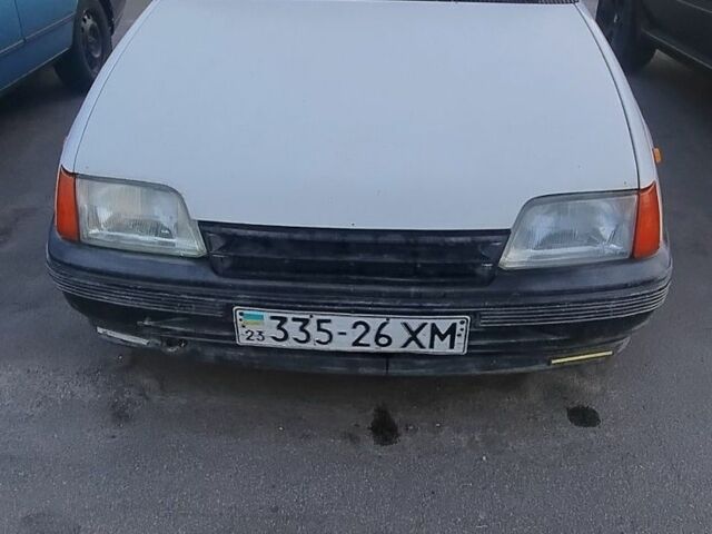 Белый Опель Кадет, объемом двигателя 1 л и пробегом 300 тыс. км за 599 $, фото 1 на Automoto.ua