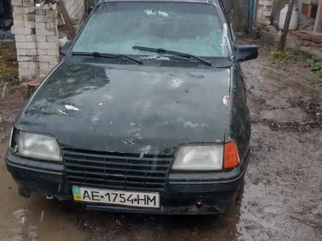 Белый Опель Кадет, объемом двигателя 1.3 л и пробегом 10 тыс. км за 592 $, фото 1 на Automoto.ua