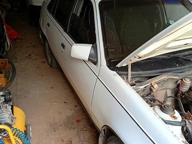 Белый Опель Кадет, объемом двигателя 1.8 л и пробегом 150 тыс. км за 850 $, фото 1 на Automoto.ua