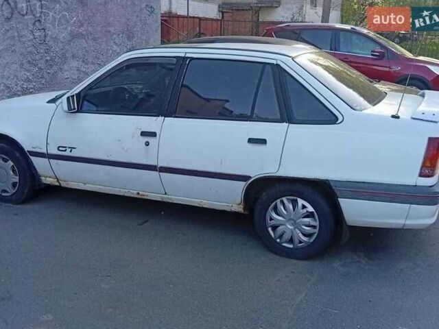 Білий Опель Кадет, об'ємом двигуна 1.6 л та пробігом 350 тис. км за 1000 $, фото 1 на Automoto.ua