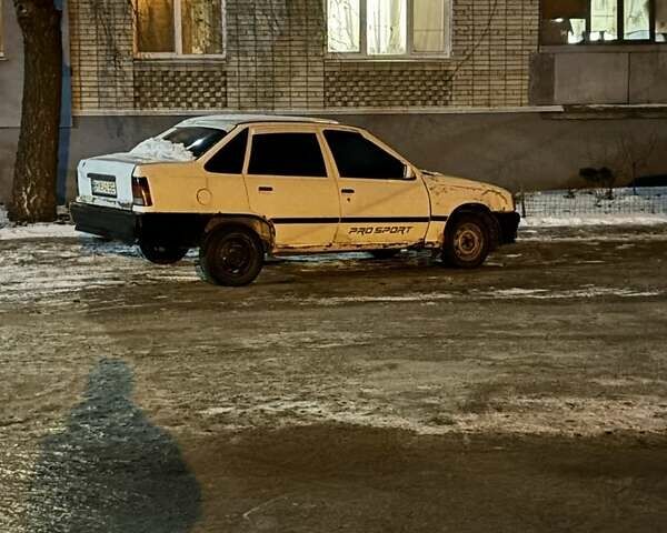 Белый Опель Кадет, объемом двигателя 1.3 л и пробегом 97 тыс. км за 400 $, фото 1 на Automoto.ua