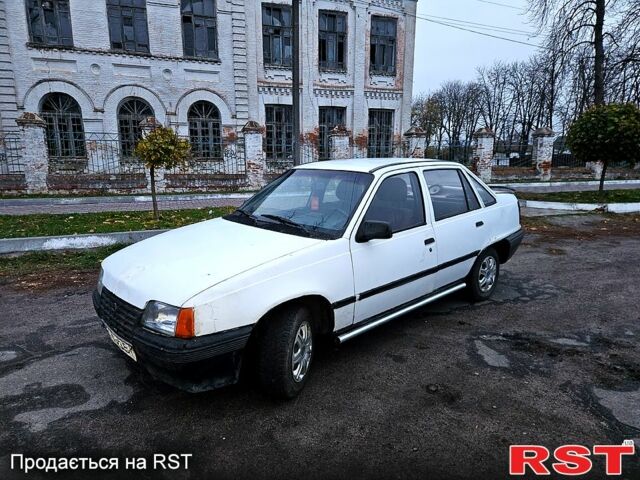 Белый Опель Кадет, объемом двигателя 1.3 л и пробегом 0 тыс. км за 650 $, фото 1 на Automoto.ua
