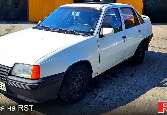 Белый Опель Кадет, объемом двигателя 1.8 л и пробегом 25 тыс. км за 700 $, фото 1 на Automoto.ua