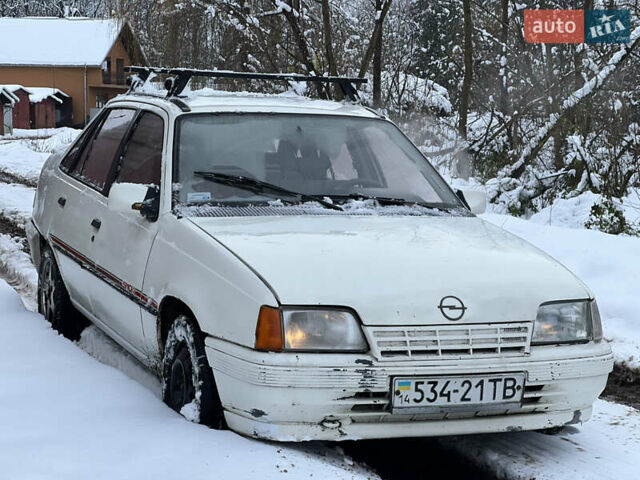 Белый Опель Кадет, объемом двигателя 1.6 л и пробегом 180 тыс. км за 650 $, фото 1 на Automoto.ua