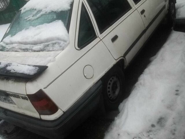 Белый Опель Кадет, объемом двигателя 1.6 л и пробегом 100 тыс. км за 232 $, фото 1 на Automoto.ua