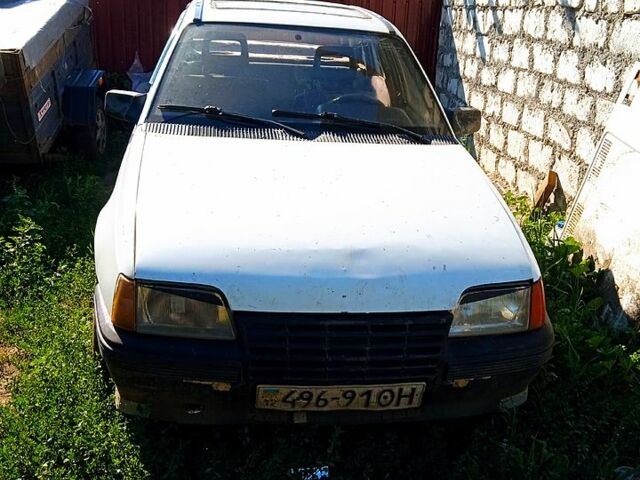 Белый Опель Кадет, объемом двигателя 1.3 л и пробегом 0 тыс. км за 350 $, фото 1 на Automoto.ua